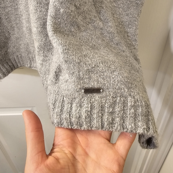 Oversized Hollister Sweater | Size Medium - Picture 3 of 8